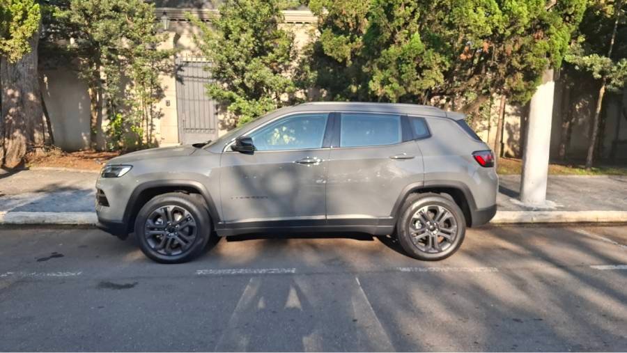 Tech Drive: Jeep Compass Night Eagle mantém conjunto T270