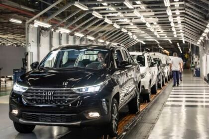 Polo Stellantis de Betim completa 50 anos de operação