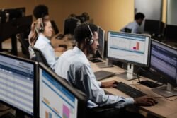 Ford Pro testa monitoramento preventivo em 5 mil veículos