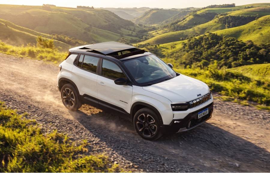 Jeep Avenger chega ao Brasil com sistema híbrido-leve de 12V