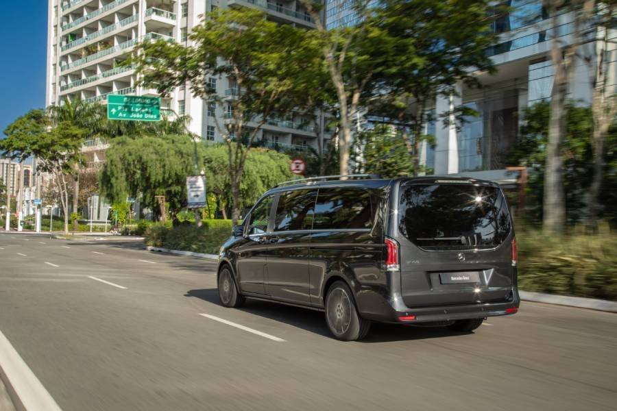 Mercedes-Benz Classe V chega ao Brasil por R$ 729,9 mil