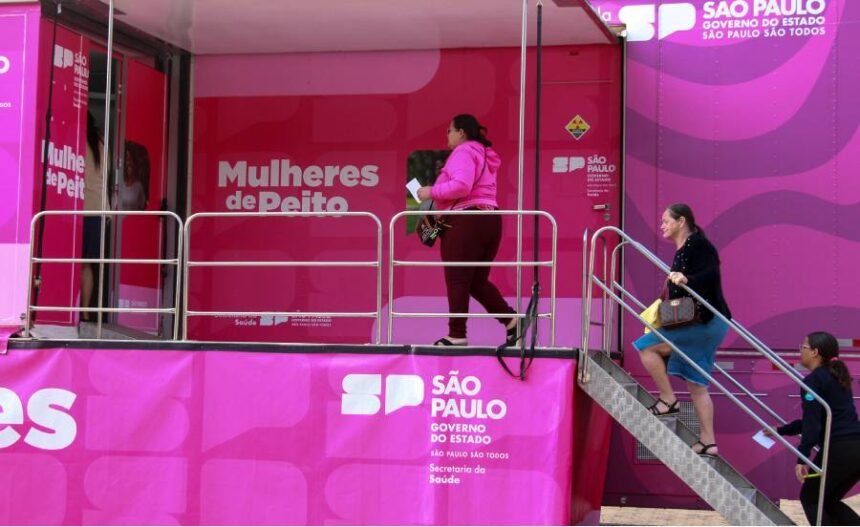 Carretas de Mamografia atendem mulheres em SP no Outubro Rosa
